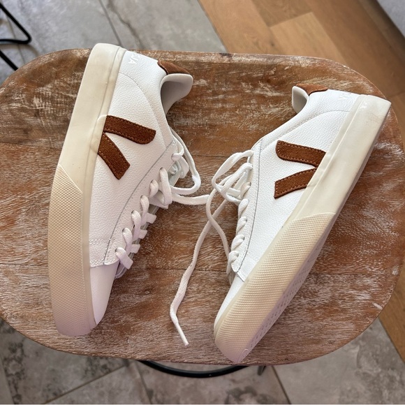 New Veja Campo Sneakers White Cognac Free People - Picture 5 of 7